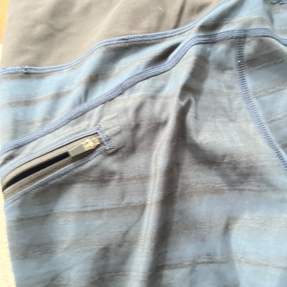 Lululemon short leggings (just below knee) Size 6 - Picture 5 of 5